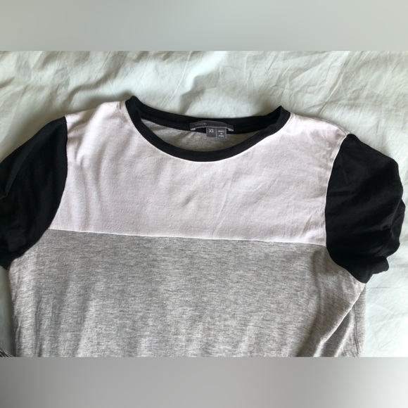 Vince Black, White and Grey Colour Blocked T-Shirt in Size XS - Picture 2 of 4